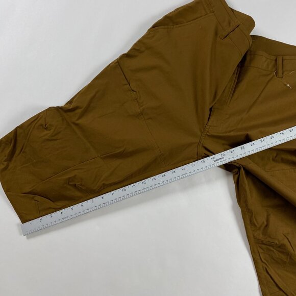 NWOT Mountain Hardwear AP Shorts Mens 42 x 18 Inseam Hiking Walking Outdoors - Picture 12 of 13